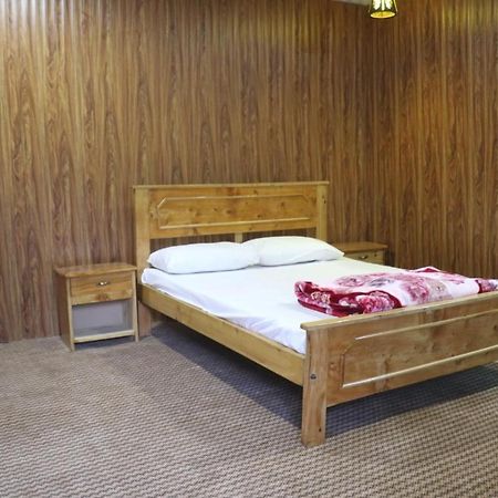 Golden Peak Guest House Гилджит Екстериор снимка