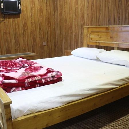 Golden Peak Guest House Гилджит Екстериор снимка