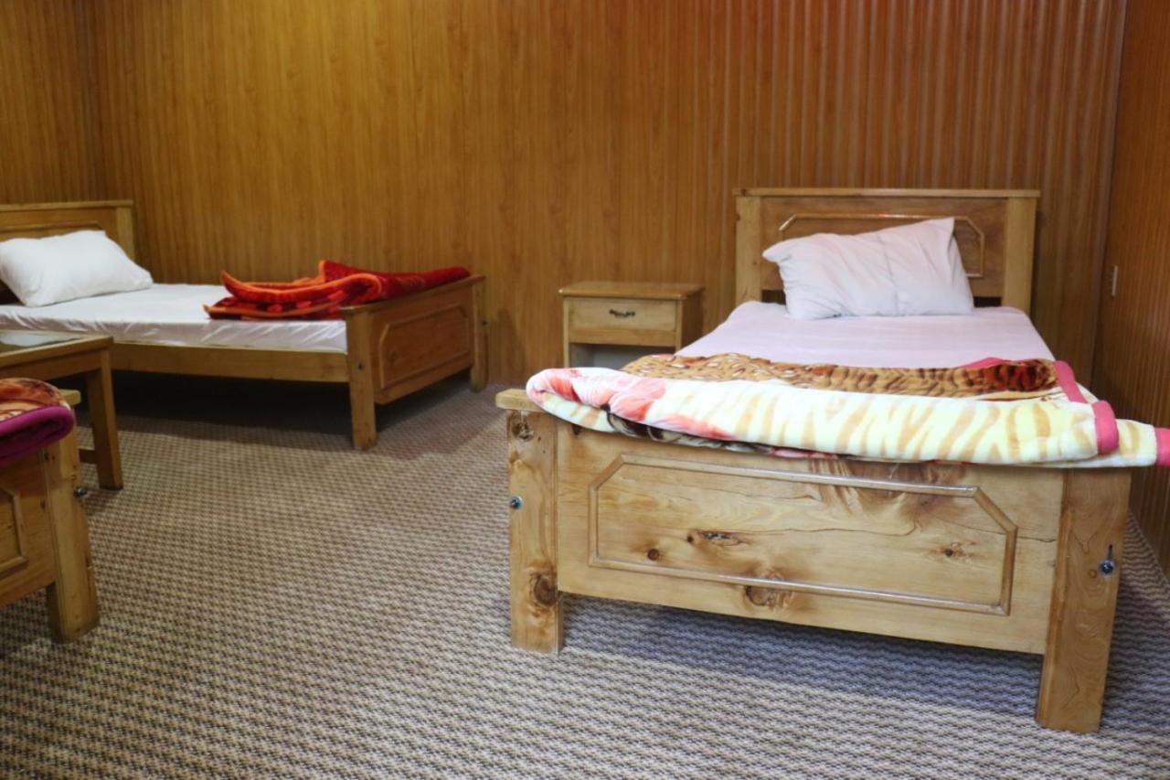 Golden Peak Guest House Гилджит Екстериор снимка