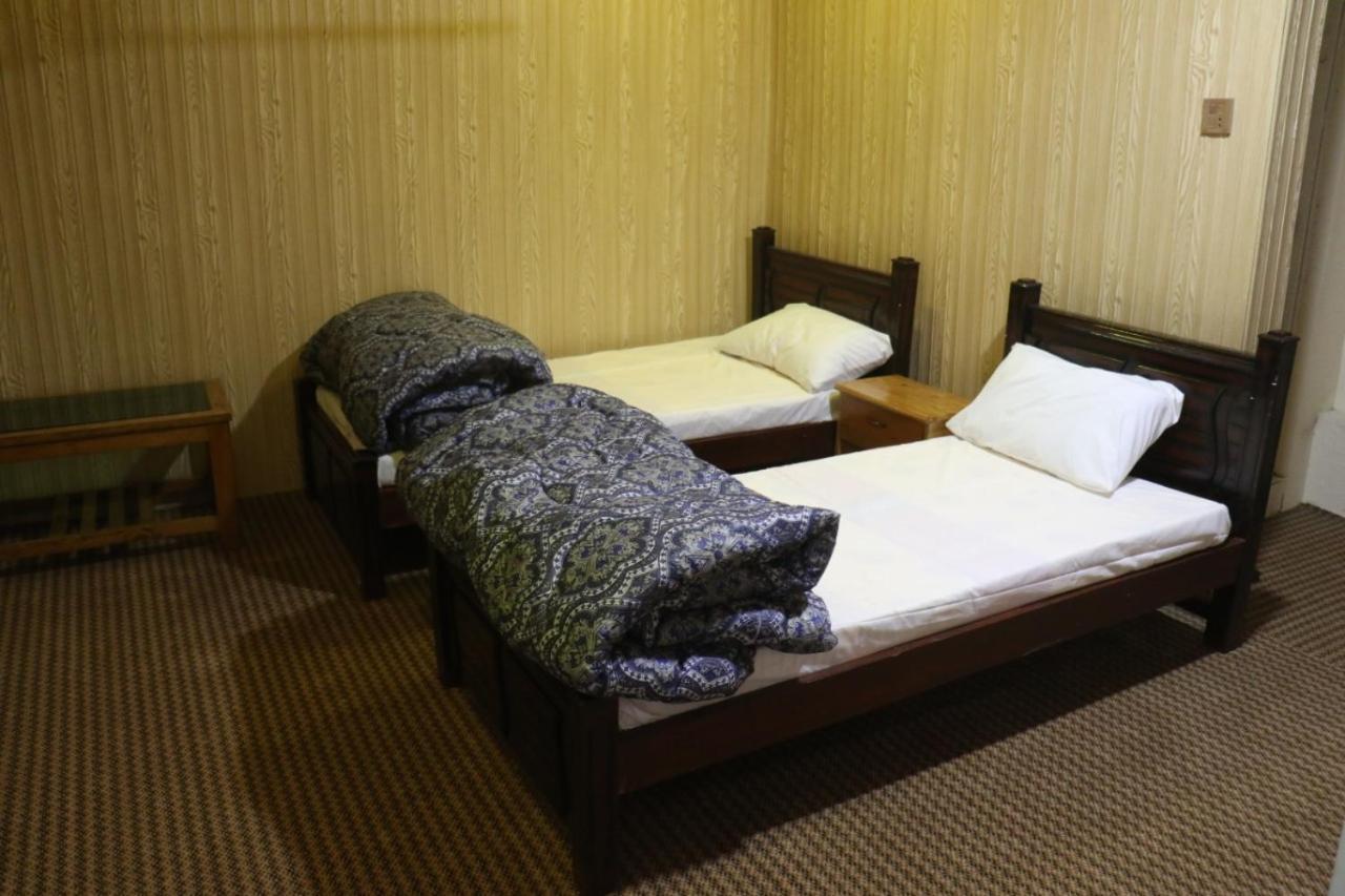 Golden Peak Guest House Гилджит Екстериор снимка