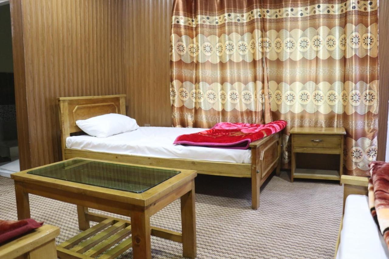 Golden Peak Guest House Гилджит Екстериор снимка