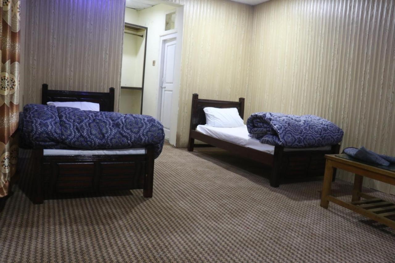 Golden Peak Guest House Гилджит Екстериор снимка