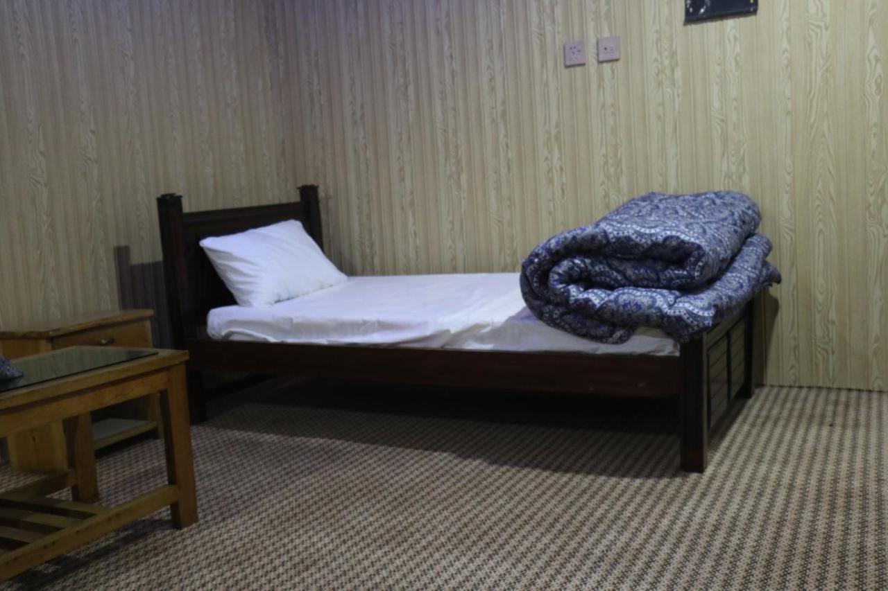 Golden Peak Guest House Гилджит Екстериор снимка