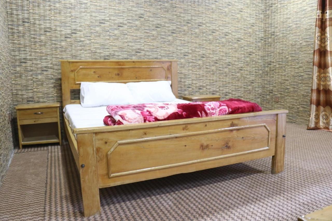 Golden Peak Guest House Гилджит Екстериор снимка