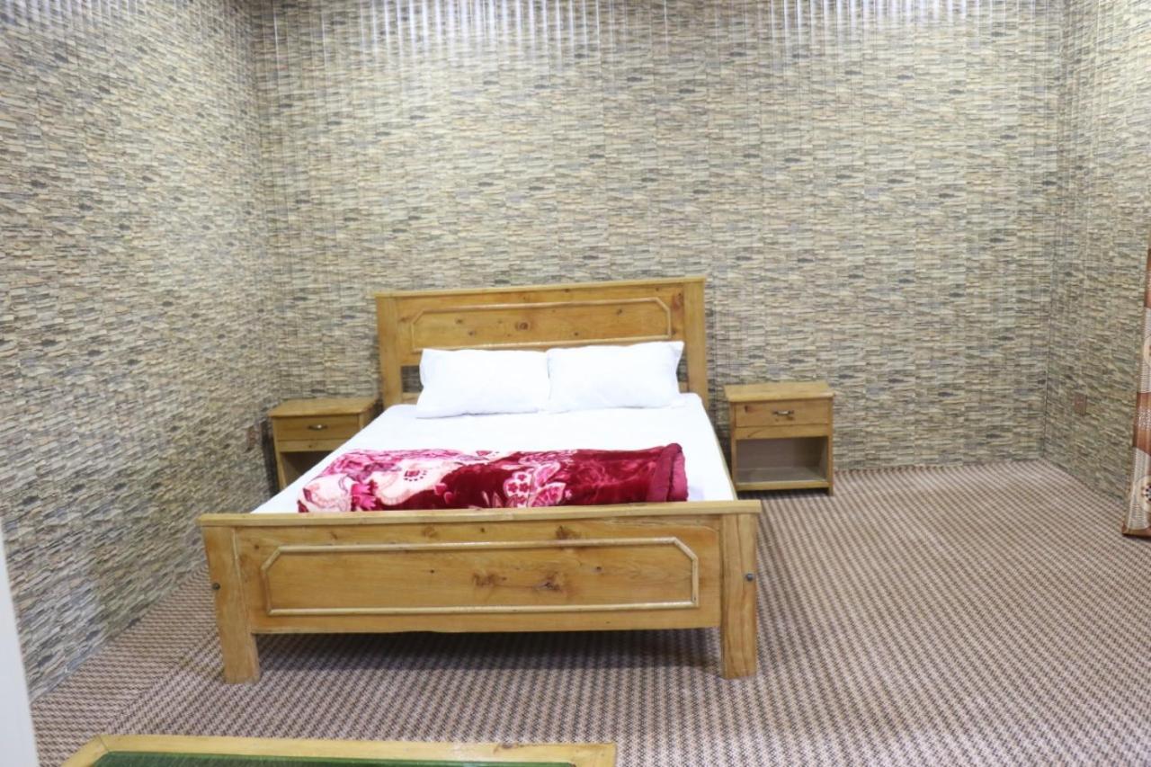 Golden Peak Guest House Гилджит Екстериор снимка
